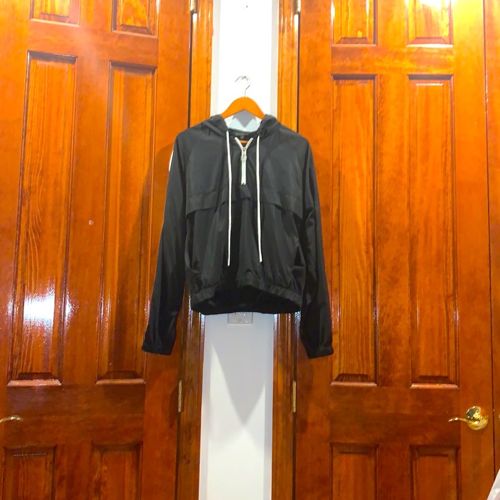 WORN ONCE!! BLACK QUATER ZIP WINDBREAKER